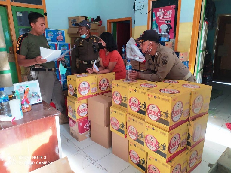 Jelang Bulan Ramadan, Satpol PP Indramayu Sita Belasan Dus Minuman Beralkohol