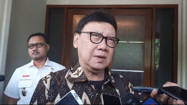 Menpan RB Tolak Usulan Honorer Langsung Diangkat PNS