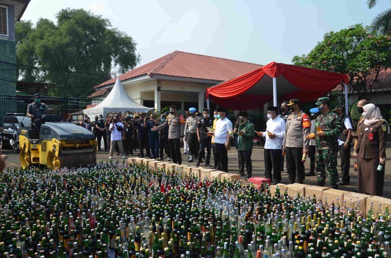 Polres Bekasi Kota Musnahkan Ribuan Miras dan Narkotika