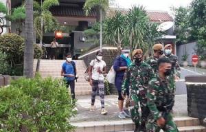 Sempat Ricuh, 62 WN India yang Menginap di Hotel di Menteng Sudah Dievakuasi untuk Karantina