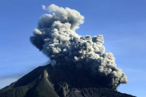 Gunung Sinabung Kembali Erupsi, Kolom Abu Capai 2.000 Meter