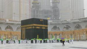 Hujan Deras Disertai Butiran Es Terjadi di Masjidil Haram, Makkah