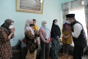 Rumah Duka Kru KRI Nanggala 402 Dikunjungi Gubernur