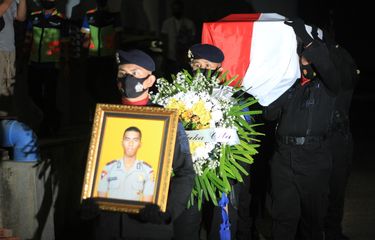 Tangis Histeris Keluarga Saat Terima Jenazah Bharatu Komang yang Gugur dalam Kontak Senjata dengan KKB