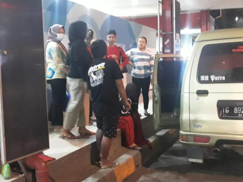 Kendaraan Pemudik Lebaran Padati Rest Area KM 19 Tol Cikampek