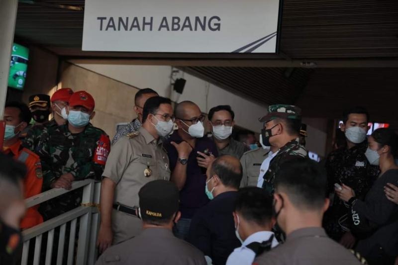 Gubernur Anies dan Dirut Sarana Jaya Tinjau Langsung Pelaksanaan Prokes di Tanah Abang