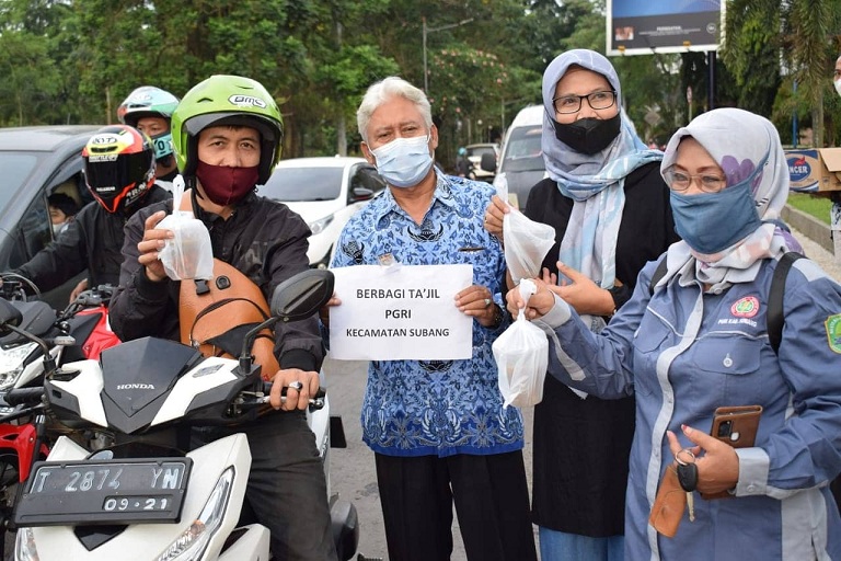 Peringati Hardiknas 2021 di Subang Bagikan 2.000 Bungkus Takjil