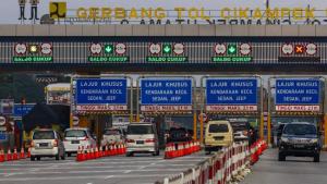 Penyekatan, Volume Kendaraan di Gerbang Tol Cikampek Turun 53%  