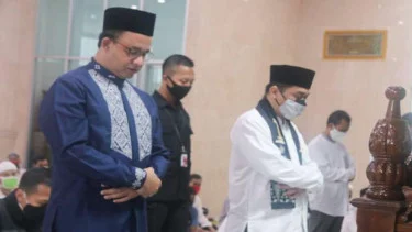 Anies Baswedan Salat Gaib untuk Uztadz Tengku Zulkarnain