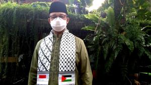 Gubernur Anies Pakai Sorban Berbendera Palestina saat Salat Id di Rumah