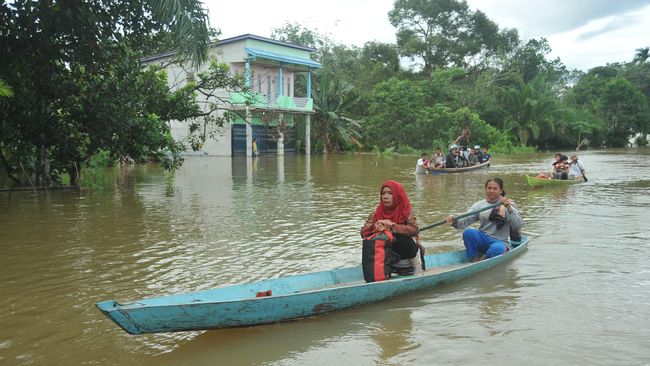 Lebaran, Banjir Rendam 5 Desa di Satui Kalsel, Tinggi Air 3 Meter