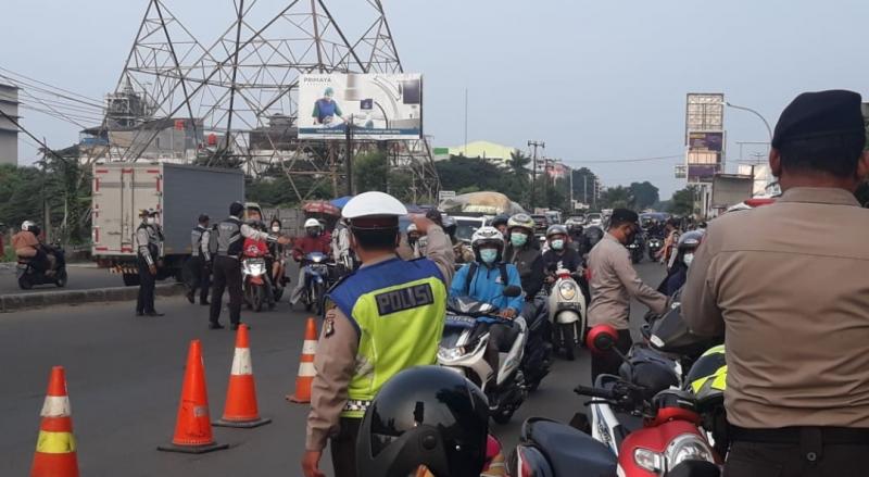 Pemudik Motor Dites Antigen di Penyekatakan Kota Bekasi