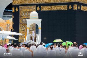 Seorang Pria Coba Naik ke Mimbar saat Syeikh Baleelah Khotbah di Masjidil Haram