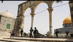 Israel Serang Umat Islam Palestina yang Sedang Sholat Jumat di Masjid Al-Aqsa