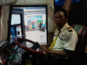 Ketika Bus Trouble di Jalan Tol, Sopir Bus Rosalia Indah: Susah Nggak Ada Warung