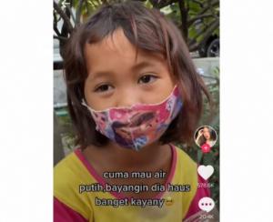Video Viral, Bocah Pemulung Hanya Ingin Air Mineral Ketika Diajak ke Supermarket