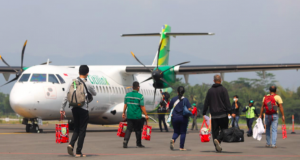 Mendarat Perdana di Bandara Jenderal Soedirman, Penumpang Pesawat ini Dapat Sambutan Istimewa