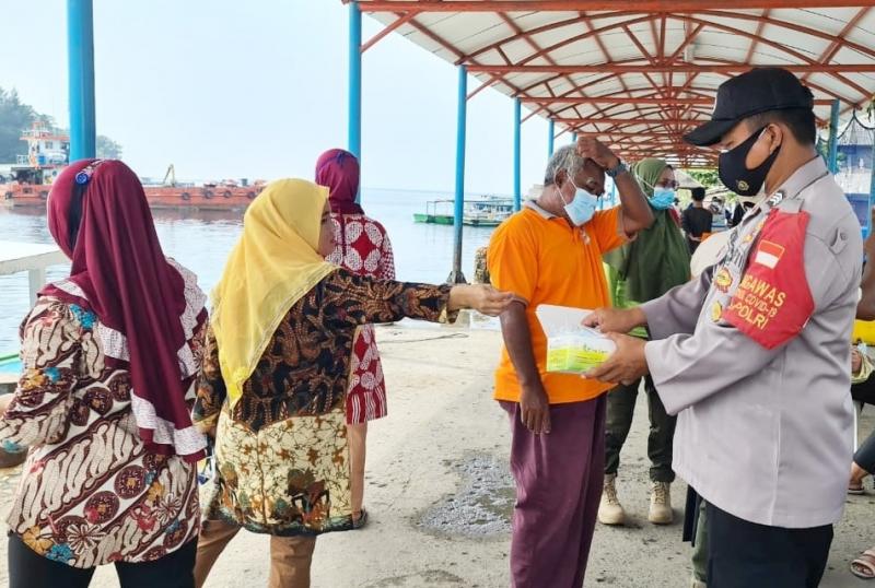2.000 Masker Medis Gratis Har Ini Dibagikan Polres Kepulauan Seribu & Polsek Jajaran