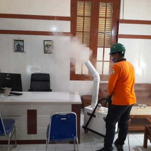 Indramayu Gaungkan Perang Lawan Virus dan Kuman, Lakukan Penyemprotan Besar-Besaran   