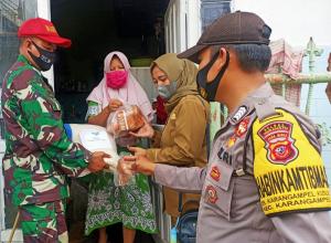 Warga Terpapar Covid-19, Pemdes Karangampel Kidul Guyur  Bantuan Vitamin dan Sembako