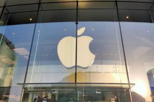 Hindari Covid, Pemasok Apple Minta Pegawai Tidur di Pabrik
