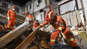 Hotel Tiba-tiba Ambruk, 8 Orang Tewas, 9 Hilang Tertimbun