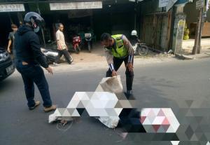 Seorang Pengendara Sepeda Motor Tewas Setelah Terlindas Truk Tronton di Jalan Raya Jatimulya Bekasi