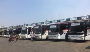 Hari Terakhir PPKM Level 4, Bus AKAP dan AKDP Padati Terminal Bekasi
