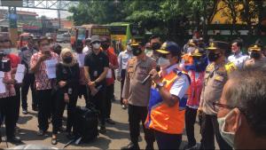 Dirjen Hubdat Sidak, Periksa Kelengkapan Surat Perjalanan Pengemudi Bus di Terminal Bekasi  