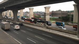 Kendaraan Arah Jakarta Macet Panjang di Ruas Tol Bekasi Timur