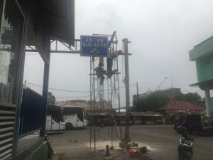 Cakep! Papan Trayek Rusak di Terminal Bekasi Telah Diperbaiki