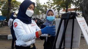 Tak ada Kuota Internet, Penumpang KRL Scan Aplikasi PeduliLindungi Terkendala Masuk Stasiun Bekasi