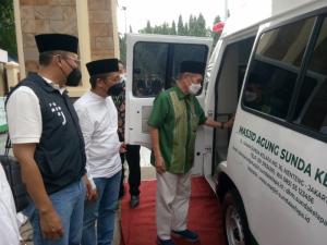 Disaksikan Walikota Jakpus, CSR Telkomsel Serahkan 1 Mobil Ambulance ke Masjid Sunda Kelapa