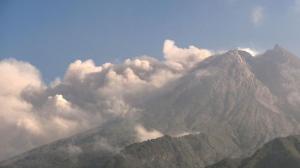 Lava Pijar Merapi Meluncur 9 Kali hingga Jarak 1,8 Km