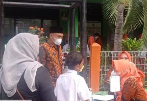Ratusan Anak Petojo Utara Mulai Suntik Vaksinasi Covid-19 Dosis Pertama