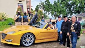 Habib Bahar Bebas, Dijemput Ferrari Kuning, Langsung Kangen-kangenan Bareng Keluarga
