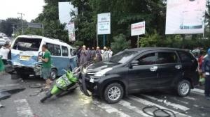 Tabrakan Maut Truk Tronton di Lampu Merah Balikpapan Kaltim, 5 Orang Tewas: Melibatkan 15 Kendaraan