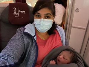 Kisah Aisha Khatib Bantu Ibu Lahirkan Anak di Pesawat Qatar Airways