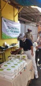 Pengemudi Ojol dan Sopir Bajaj Dapat Nasi Kotak Gratis di Taman Sari Jakarta Barat
