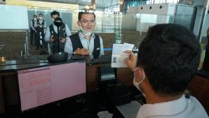 Imigrasi Bandara Soetta Deportasi Dua Kru Pesawat Kargo Asal Cina  .