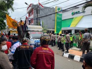 Polrestro Bekasi Kota Kerahkan Personel dalam Pengamanan Demo Buruh di Kantor BPJS Ketenagakerjaan