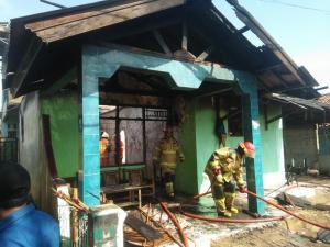 1 Rumah Ludes Terbakar di Bantargebang Bekasi, 4 Mobil Damkar Diturunkan
