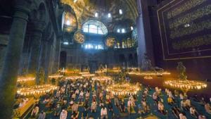 Hagia Sophia Gelar Salat Tarawih Pertama Kali Sejak 88 Tahun  