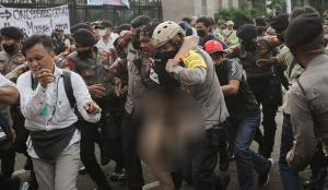 Ade Armando Dikeroyok saat Demo di DPR, Begini Kronologi Lengkapnya