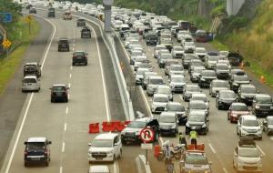 Kendaraan Padat, Polisi Berlakukan Kontra Flow di KM 427-430 Tol Semarang-Solo