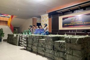 Ribuan Botol Miras Ilegal dari China Disita Polda Maluku Utara di Pelabuhan Ismail Sangaji 