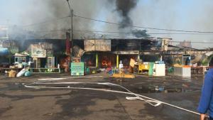 16 Kios di Terminal Bekasi Terbakar Akibat Kebocoran Gas, 1 Orang Luka