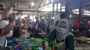 Mendag Zulhas ke Pasar Gayamsari, Klaim Harga Sembako Turun Stabil