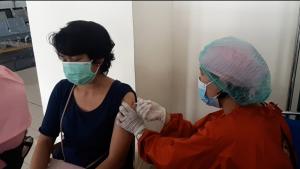 Vaksinasi Dosis Keempat untuk Nakes Dimulai Jumat Besok 