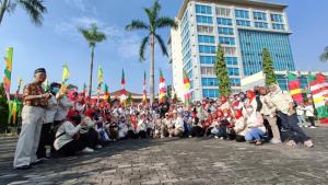 Launching Pesantren Lansia, Plt Wali Kota Bekasi Senam Bersama ASN Lingkup Sekda